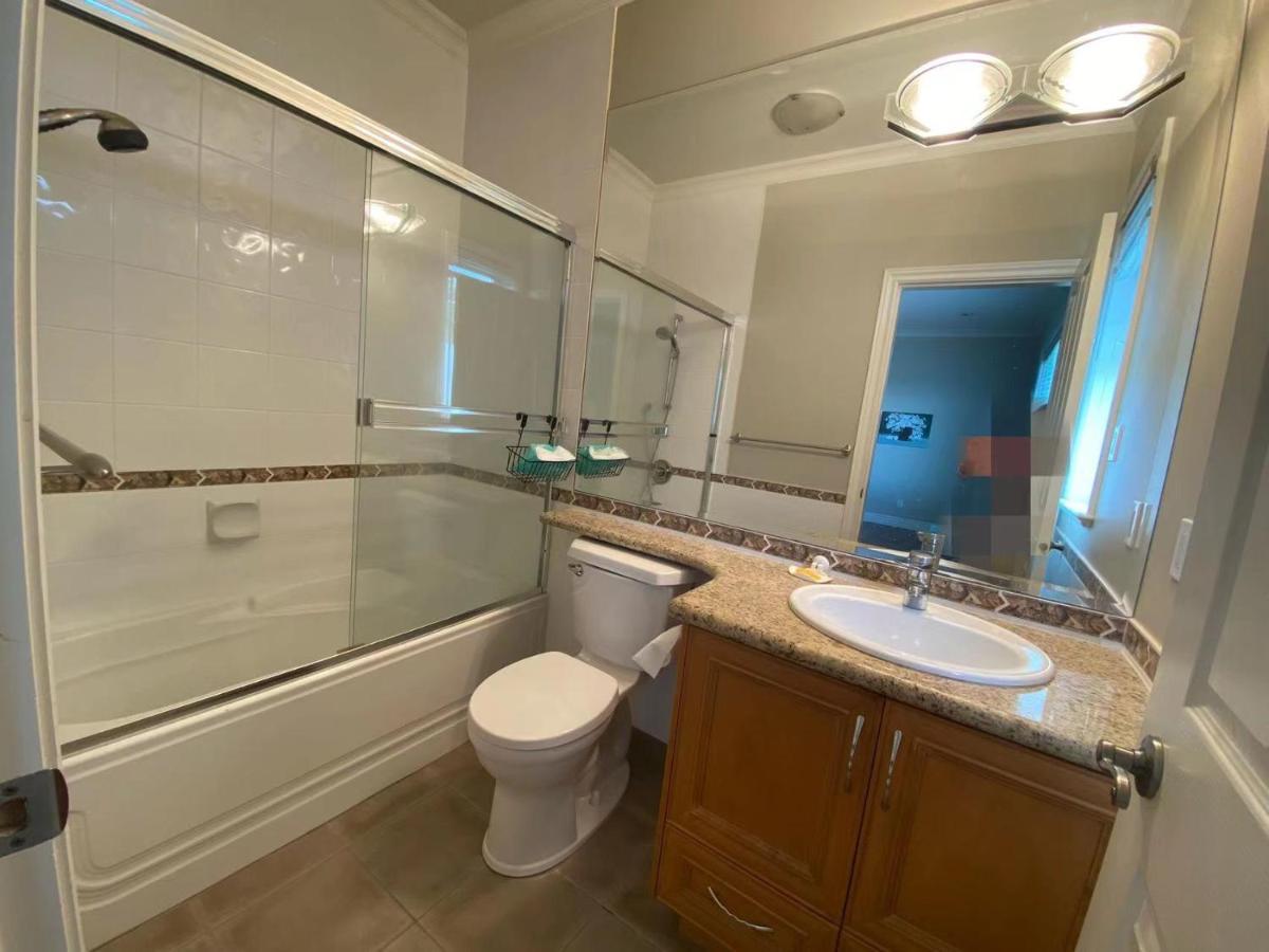 Lucky Room, A Comfortable Bedroom With Private Bathroom Close To Yvr Ρίτσμοντ Εξωτερικό φωτογραφία